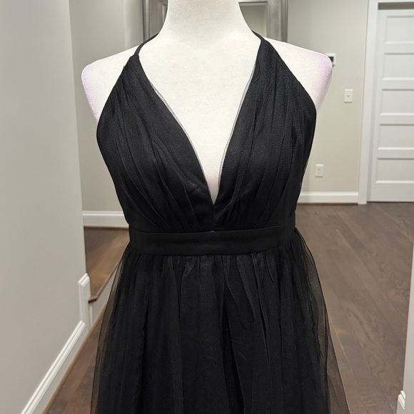 Elegant Black Evening Dress - Picture 6 of 7